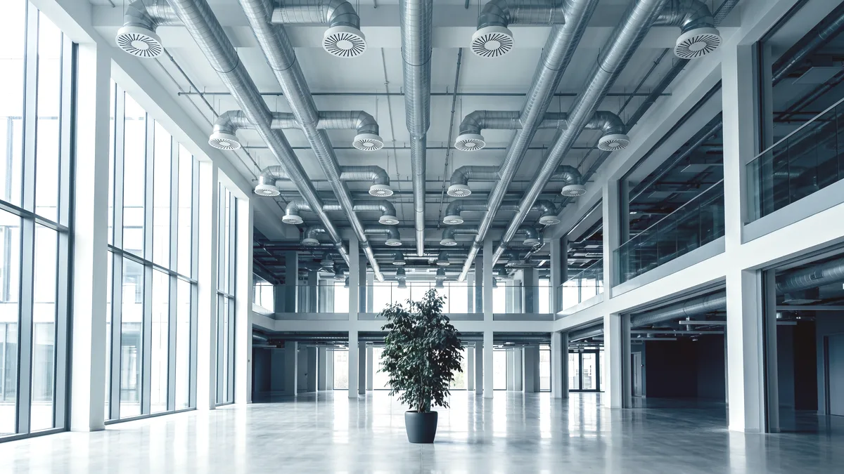 Luftreinigung in einer Industriehalle